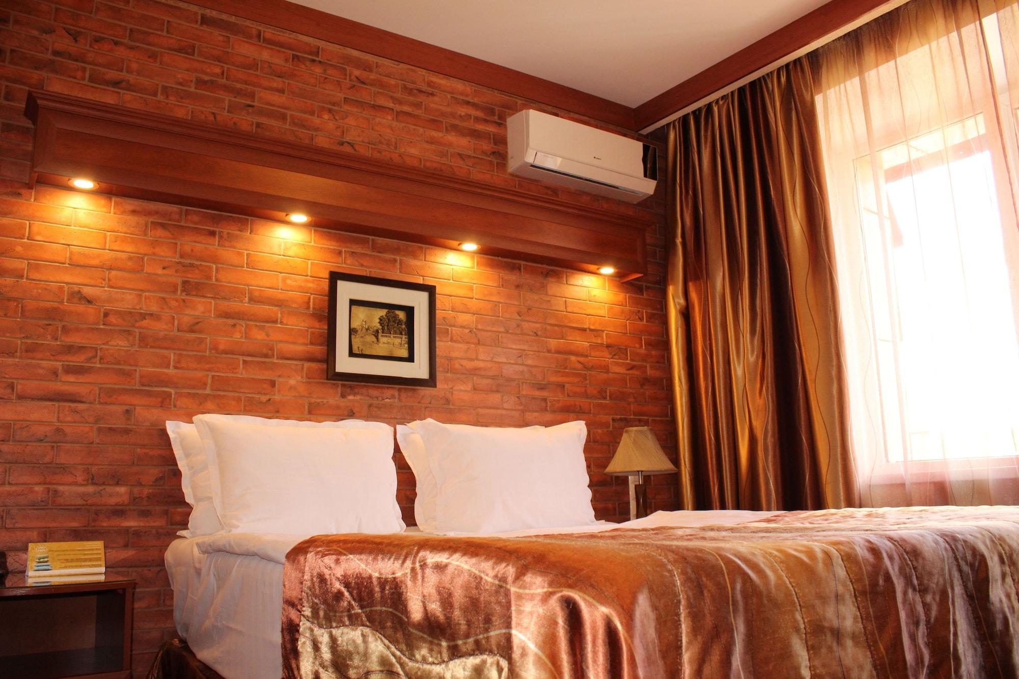 Hotel Uyut Almaty Eksteriør bilde