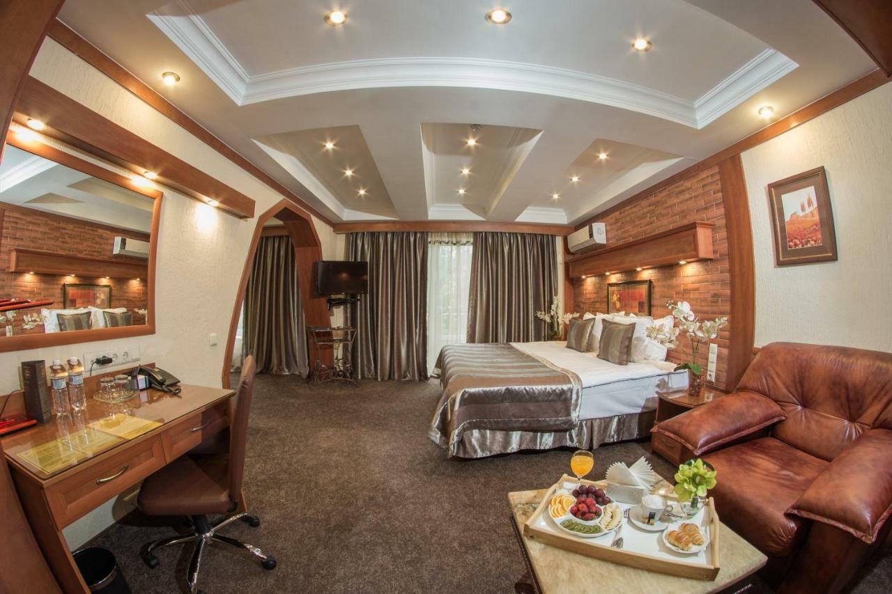 Hotel Uyut Almaty Eksteriør bilde