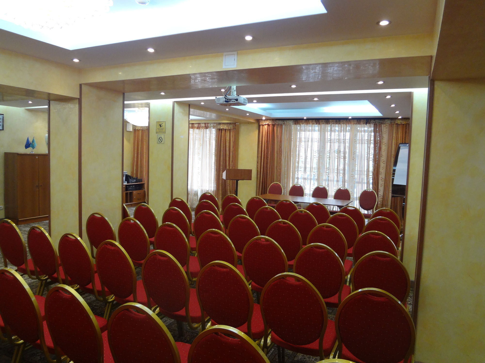 Hotel Uyut Almaty Eksteriør bilde